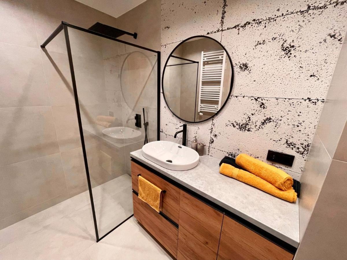 Apartament Twierdza Z Widokiem Na Jezioro Ostroda Luaran gambar